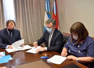 Larrarte firmó un convenio con Nación y Provincia para el financiamiento de obras de saneamiento