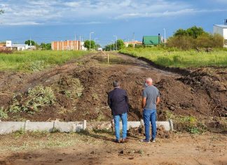 Larrarte recorrió obras de apertura de calles en zona sur de la ciudad.