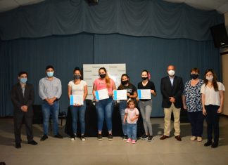 Jóvenes recibieron los certificados por sus entrenamientos laborales