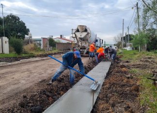 Avanza la obra de cordón cuneta en el Barrio Itatí