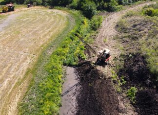 Con maquinaria especial, se realiza la limpieza del cauce del Arroyo Casafuz