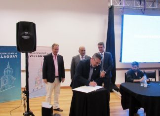 Larrarte firmó convenios para obras de saneamiento por más de 100 millones de pesos