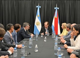 Larrarte firmó convenios para pavimentar la Calle Francisco Malarín