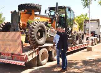 El municipio incorpora una motoniveladora a partir del convenio firmado con Bahillo