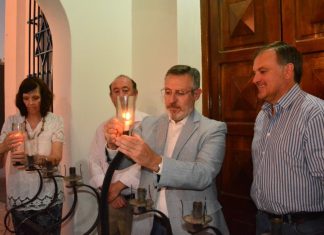 Como cada año se realizó el encendido de luminarias en la Sinagoga