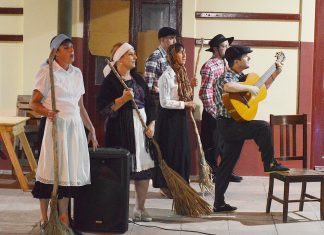 Ante un gran marco de público se presento la obra «Próxima Parada»