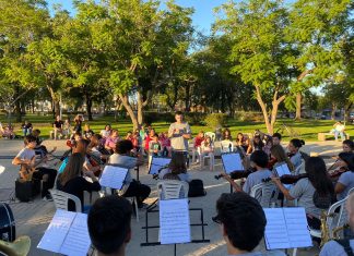 La Orquesta Municipal realizó un concierto didáctico en la Semipeatonal San Martín