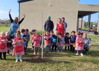 Personal de Inspección General plantó Árboles en la UENI «La Casa Del Hornero»